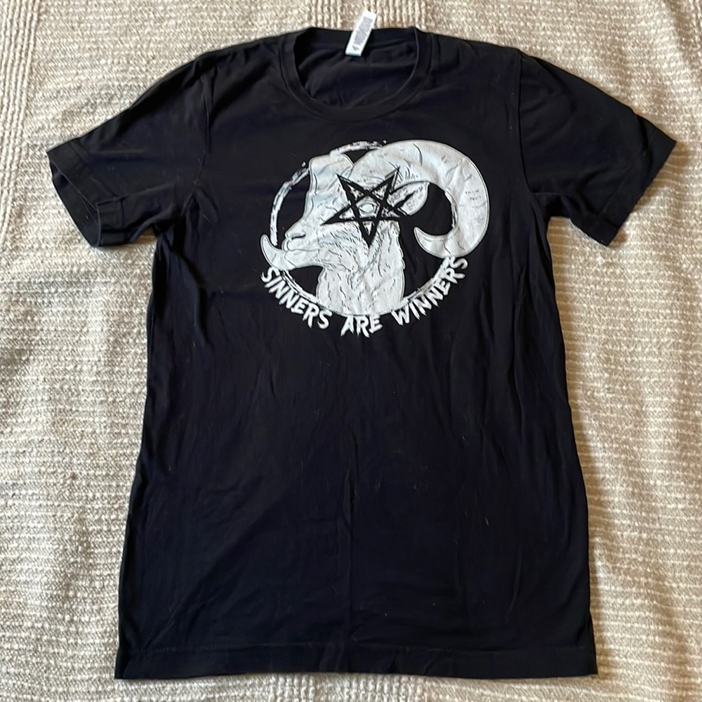 Black fitted graphic t shirt, size small, “sinners are winners” (new!)